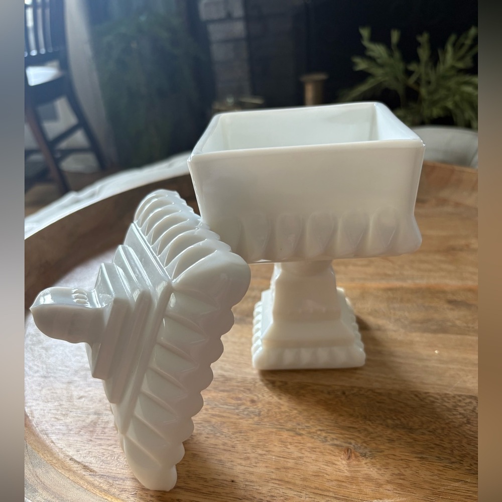 Vintage Milk Glass Wedding Box Covered Candy Dish - Picture 2 of 4